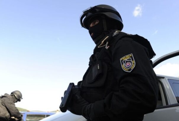 ÁFA-csalókat fogott a rendőrség. A tiszteletbeli konzult is elvitték