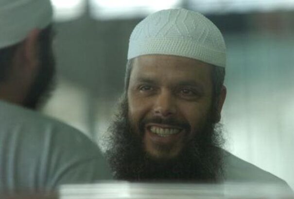 Megdöbbentő: 1 millió dollár segély a muszlim terroristának