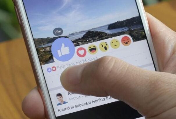 Sokkal kevesebbet árulunk el magunkról a Facebookon, mint régen