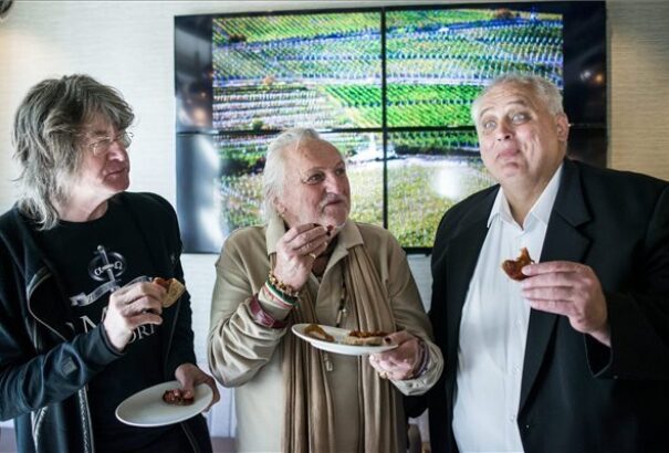 A csabai kolbász nagykövete lett az Omega együttes