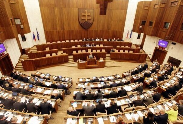 AKO felmérés: stabilizálódó Most-Híd, süllyedő MKP