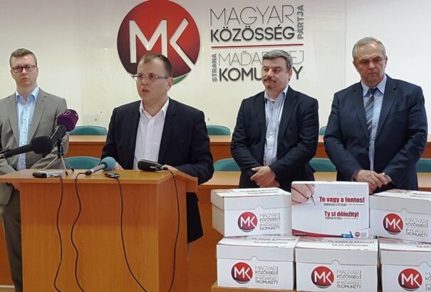 79 798 aláírás: az MKP leadta a petíciós íveket