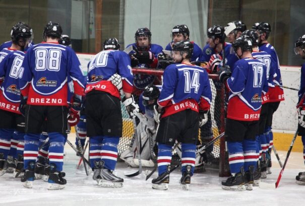 A fiatal hokisták Kotleba pártjának logójával akartak jégre lépni