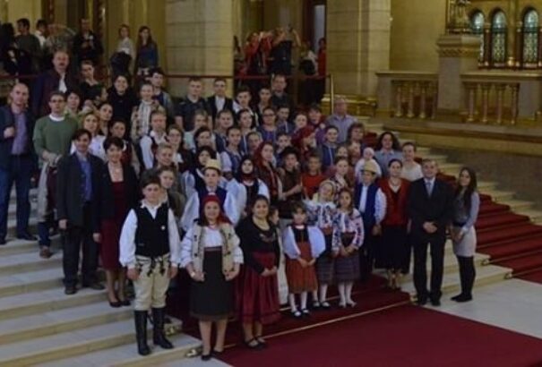 Virágok vetélkedése – Megrendezték a népdalénekes fiatalok Kárpát-medencei döntőjét