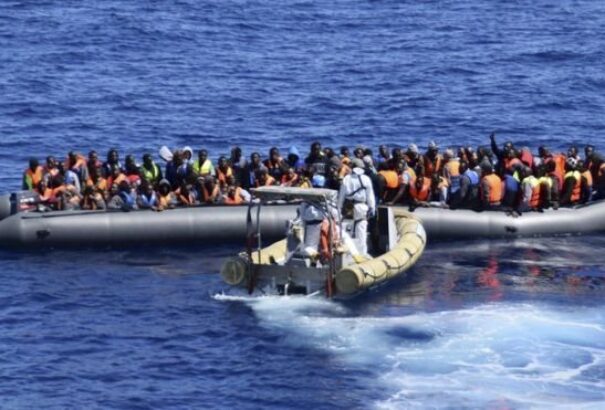 Cameron hadihajót küld a Líbiai partokhoz