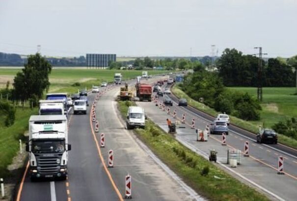 Júniustól felezik a sztrádamatrica nélküli úthasználatért járó büntetést