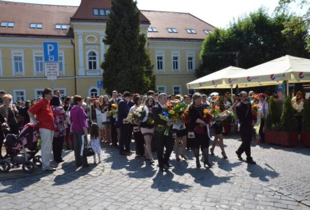 Elballagtak a füleki gimnázium diákjai