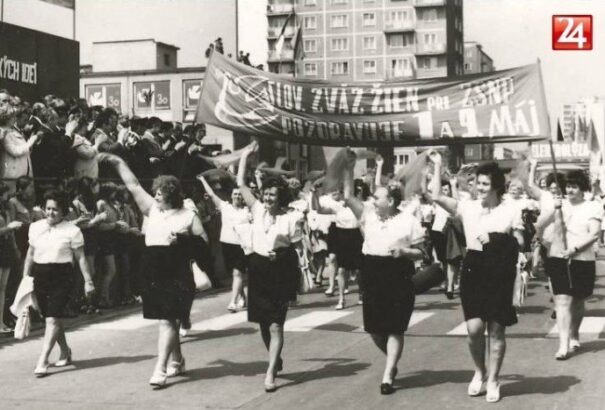 Egy régi május elsejei felvonuló emlékei!