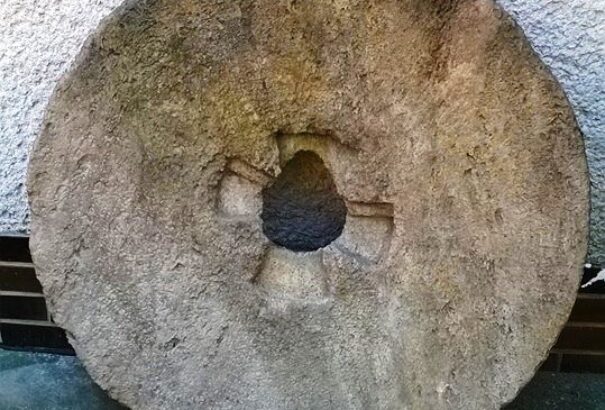 Szenzáció az Ipoly völgyében: Megtalálták Mátyás király malomkövét?