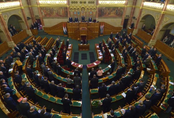 A magyar Országgyűlés elrendelte a kvótaellenes népszavazást