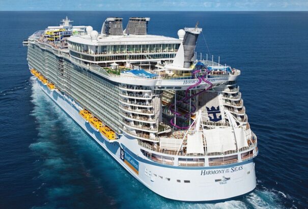 Elindult útjára a világ legnagyobb óceánjárója