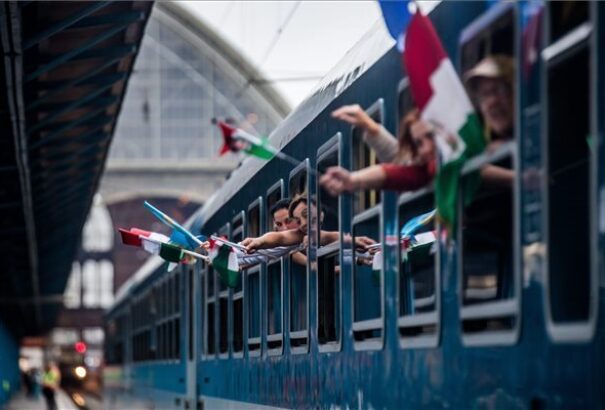 A Csíksomlyó Expressz és a Székely Gyors is elindult Csíksomlyóba