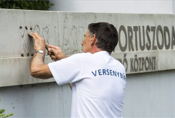 Törölték Kiss Lászlót a díszpolgárok sorából