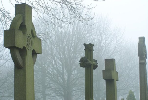 V4-ek sírásó versenye