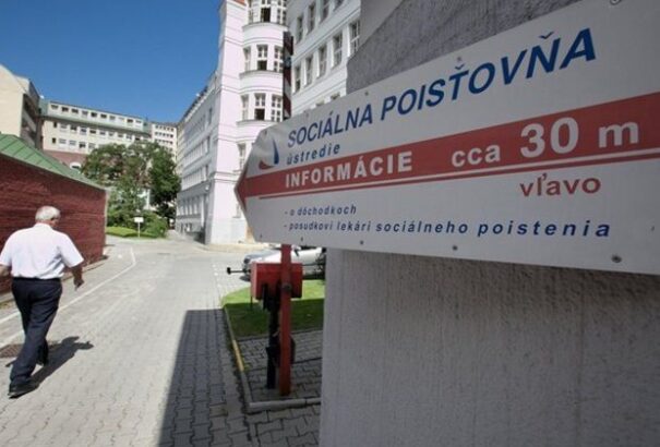 Júliusban átlagosan 18 euróval nőttek az öregségi nyugdíjak