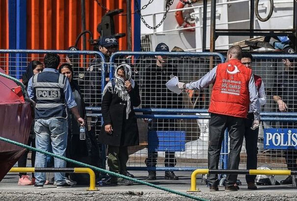 Törökország „előválogatja” az EU-ba küldött migránsokat