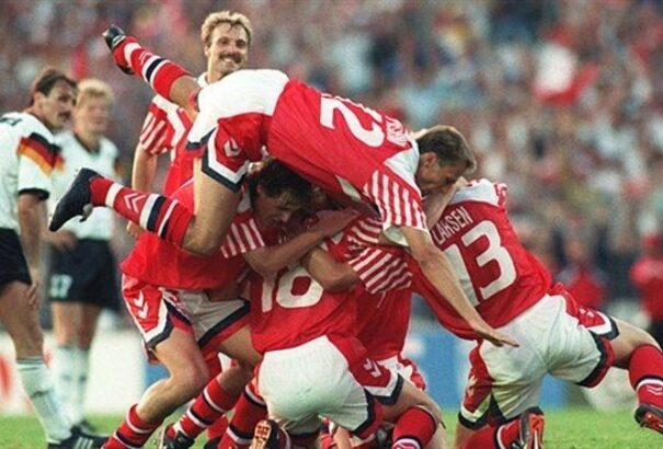 Hangolódjunk a foci Eb-re (V.): a strandról jövő nyertes társaság – nyereményjáték (5. kérdés)