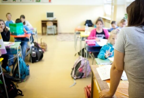 Szeptembertől nőhet a tanárok fizetése