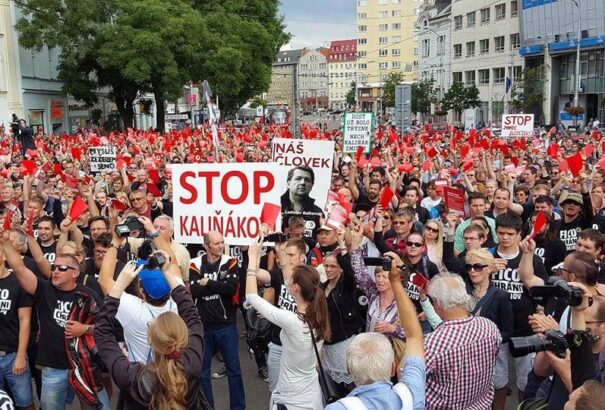 Több ezren követelik Kaliňák leváltását Pozsonyban