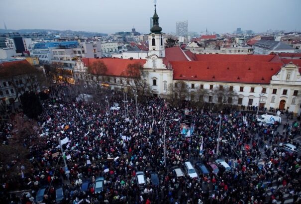 Az ellenzék békés tüntetést akar, de provokátorokat várnak