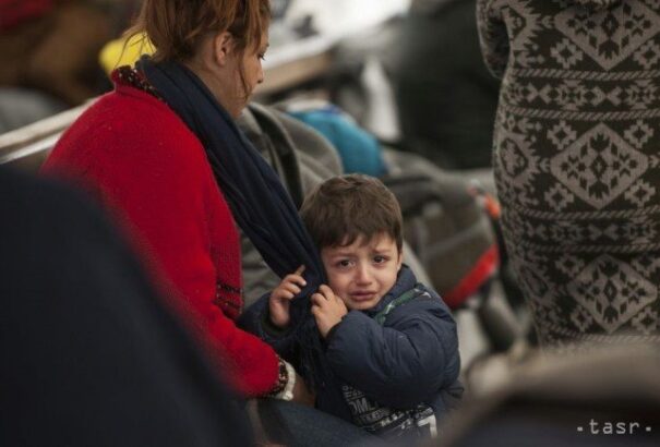 Migránsokat mentettek ki a Tiszából