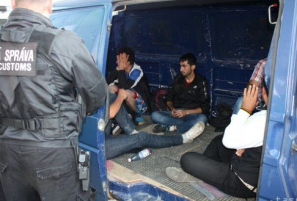 Migránsokat és csempészeket kapcsoltak le a hétvégén