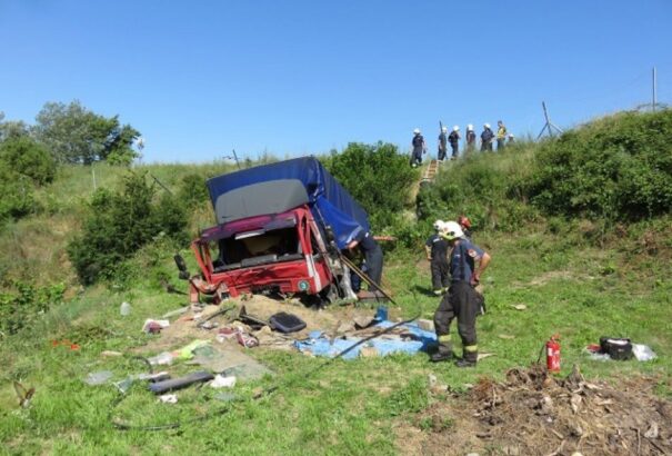 Fémdetektorokkal keresték a teherautó rakományát