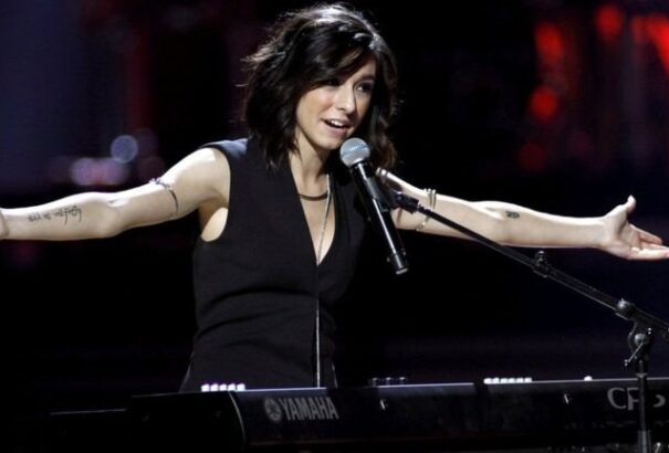 Autogram osztás közben lőtték le az énekesnőt