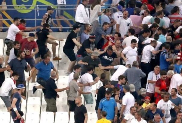 Angol-orosz összecsapás a lelátókon