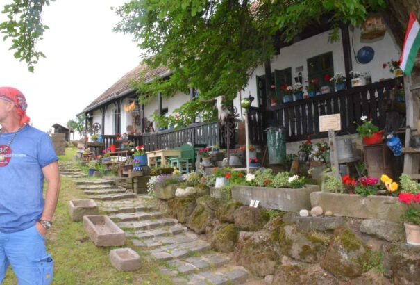 Szívvel, lélekkel gyűjtögetve!  Beszélgetés Ladóczki Vilmos gyűjtővel nemcsak a gyűjtésről