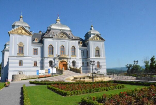 Képes séta a felújított gácsi várkastélyban