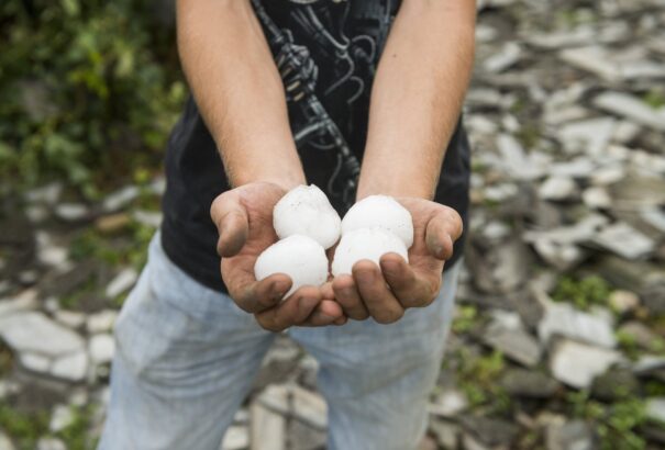 Ezer házat rongált meg a keddi jégeső