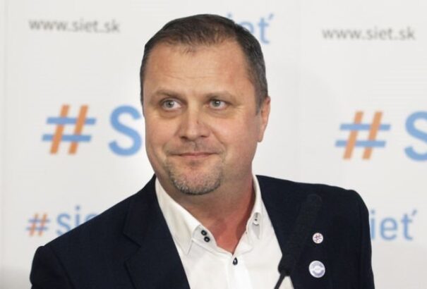 Kaliňák meggyőzte Hrnčiart. A Sieť sem támogatja a belügyminiszter leváltását