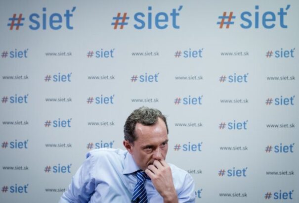 Többmilliós tartozás Procházka nyakán. Bukhat-e nagyobbat a Sieť?