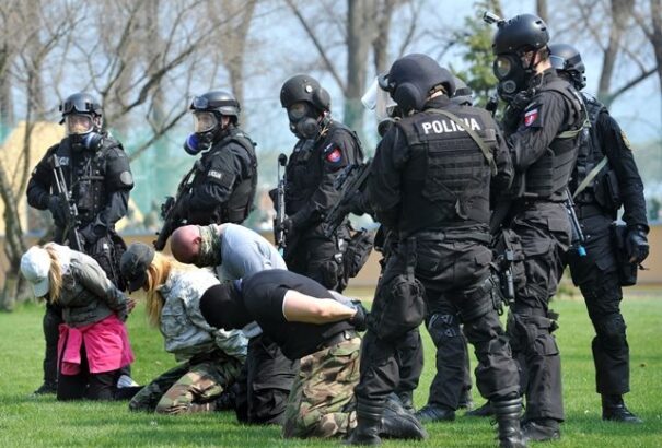 Iskolai túszmentő-akció Gútán