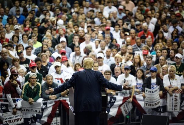 Óriási anyagi hátrányban Donald Trump kampánya