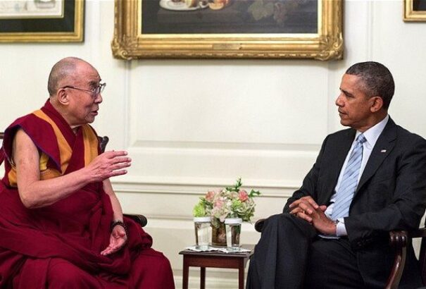 Obama találkozott a Dalai Lámával. Kína őrjöng