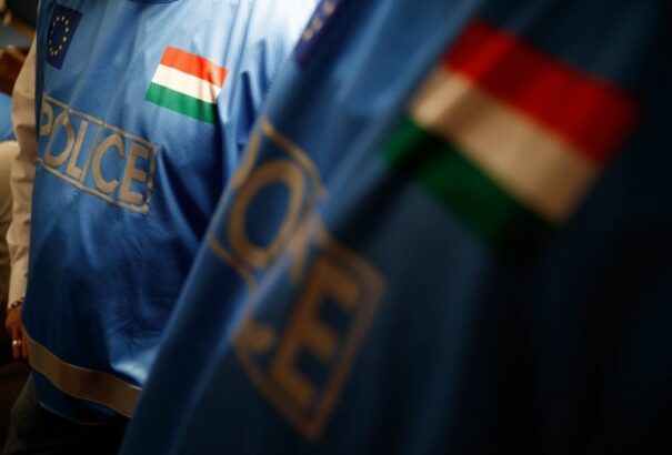 A magyar rendőrök a Twitteren is segítik az Eb-re utazó szurkolókat