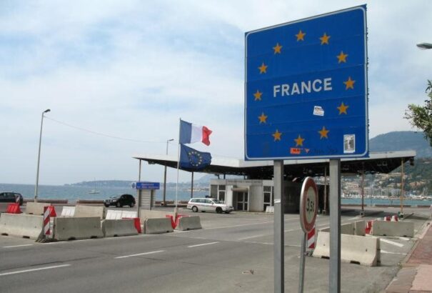 Franciaország visszaállítja a határellenőrzést a foci-Eb és a Tour alatt