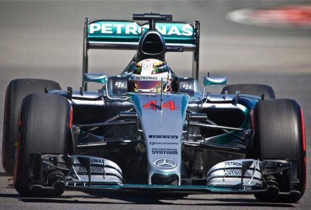 Kanadai Nagydíj: Óriási csatában Hamilton nyerte az időmérőt (video)