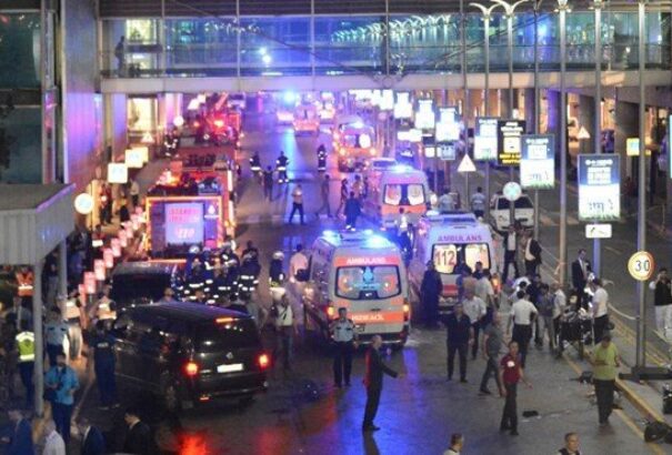 Megdöbbentő képsorok: így robbantotta fel magát az egyik isztambuli merénylő