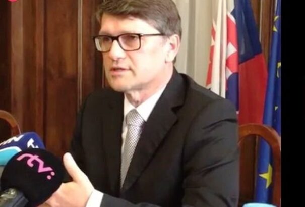 Lemond a kulturális miniszter?