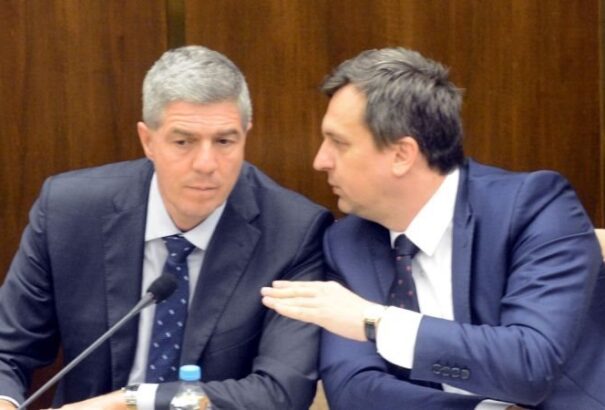 Mégsem emelik a tévédíjakat – egyelőre