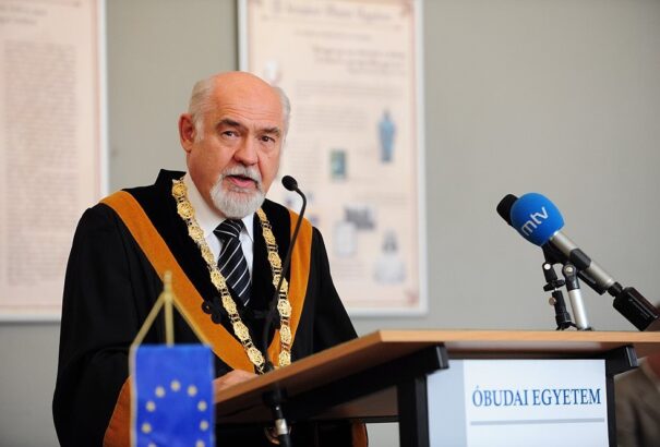 A Szlovák Műszaki Egyetemen díszdoktorrá avatták az Óbudai Egyetem rektorát