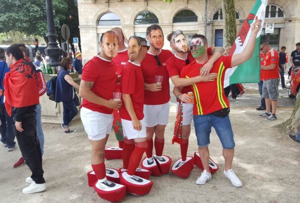 A francia belügyminiszter elrendelte az alkoholtilalmat a stadionok környékén