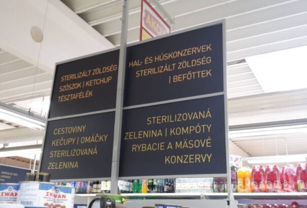 15 év után kétnyelvű feliratok a somorjai Billában