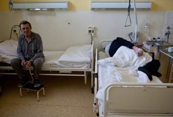 Mi költjük a legtöbbet a régióban egészségügyre, a többiek mégis tovább élnek