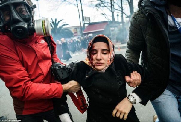 A török vezetés leszámol a kritikus sajtóval