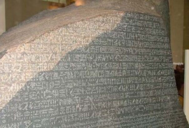 217 éve fejtették meg az egyiptomi hieroglifákat