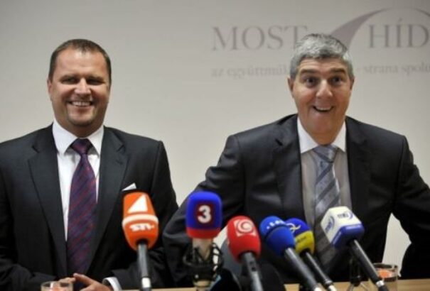 Káoszba fulladt a rendkívüli ülés. Az ellenzék szerint sérültek az alkotmányos jogok